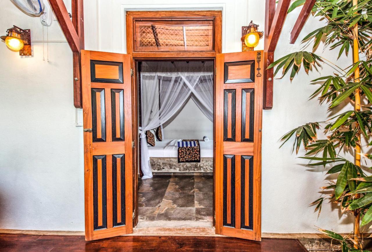 Hotel Waterland à Negombo Extérieur photo