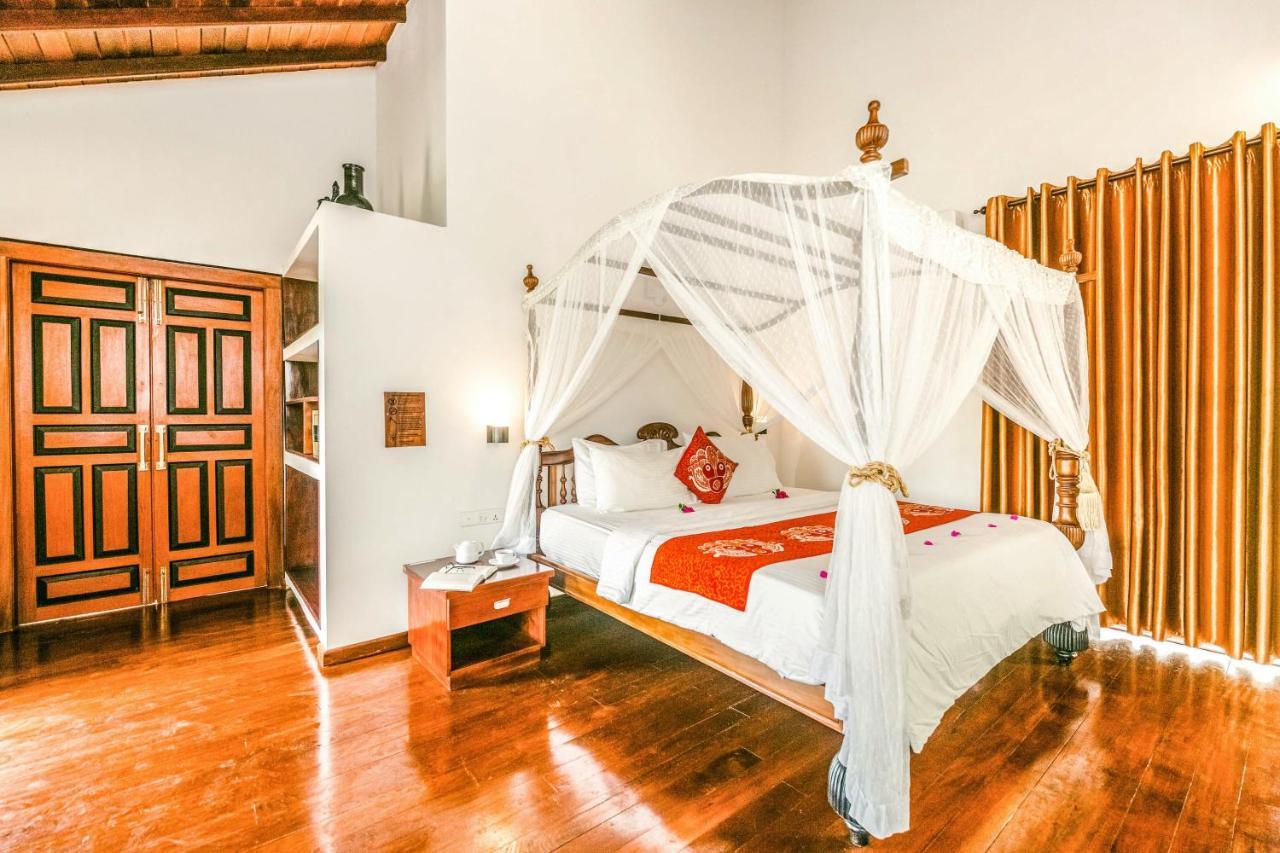 Hotel Waterland à Negombo Extérieur photo