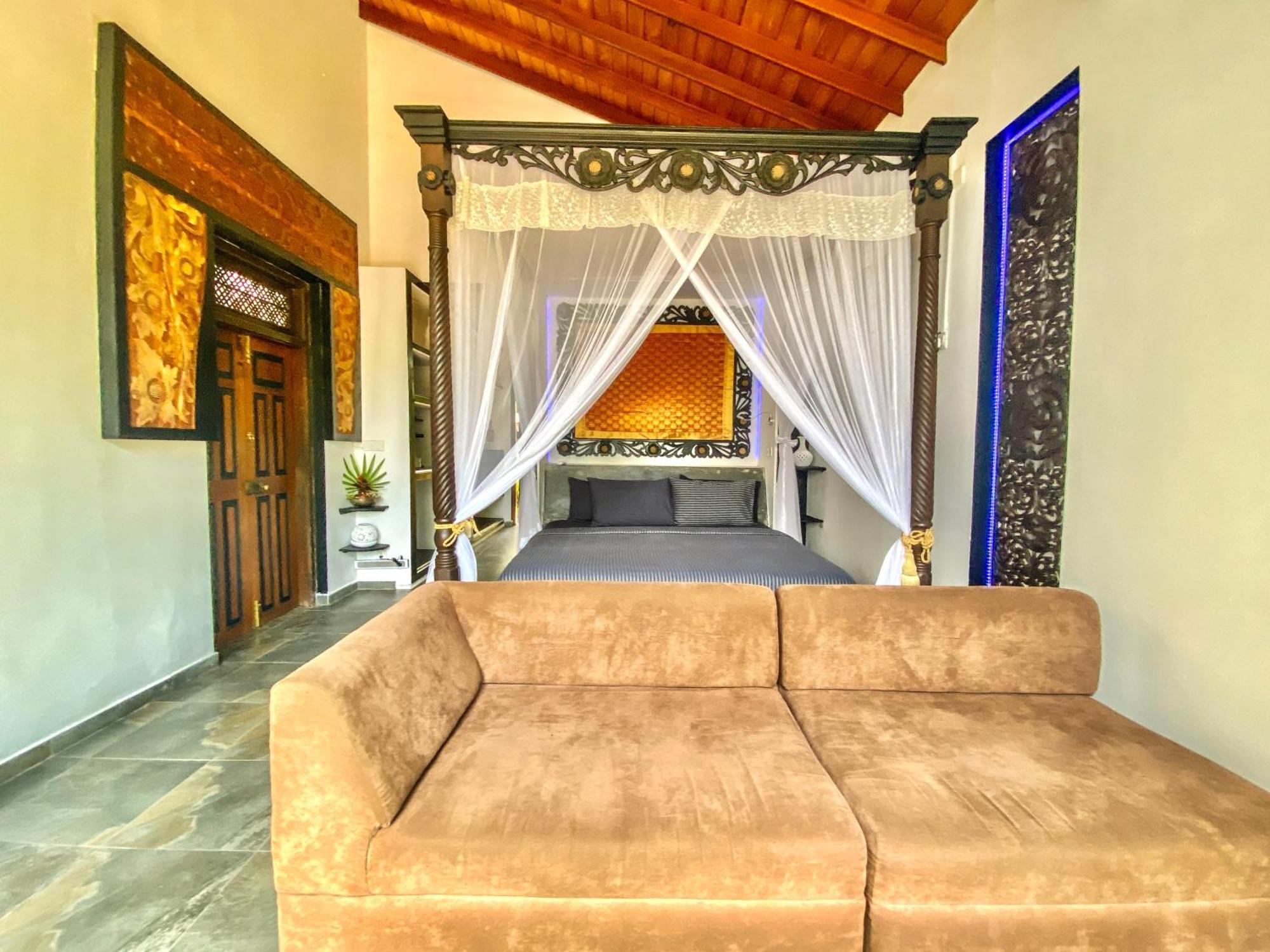 Hotel Waterland à Negombo Extérieur photo